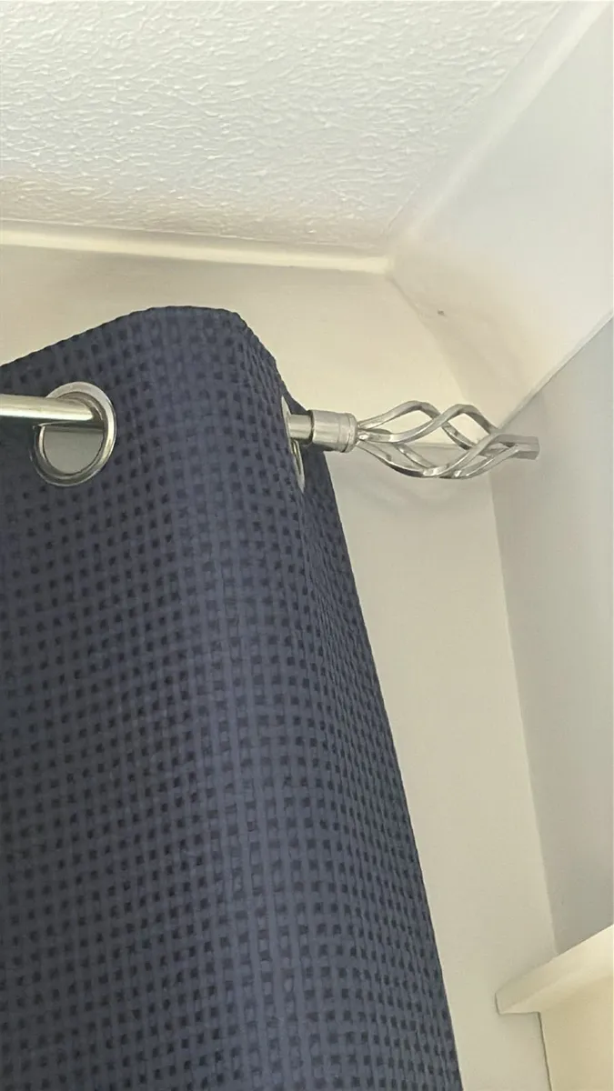 Curtains & Curtain pole - Image 2