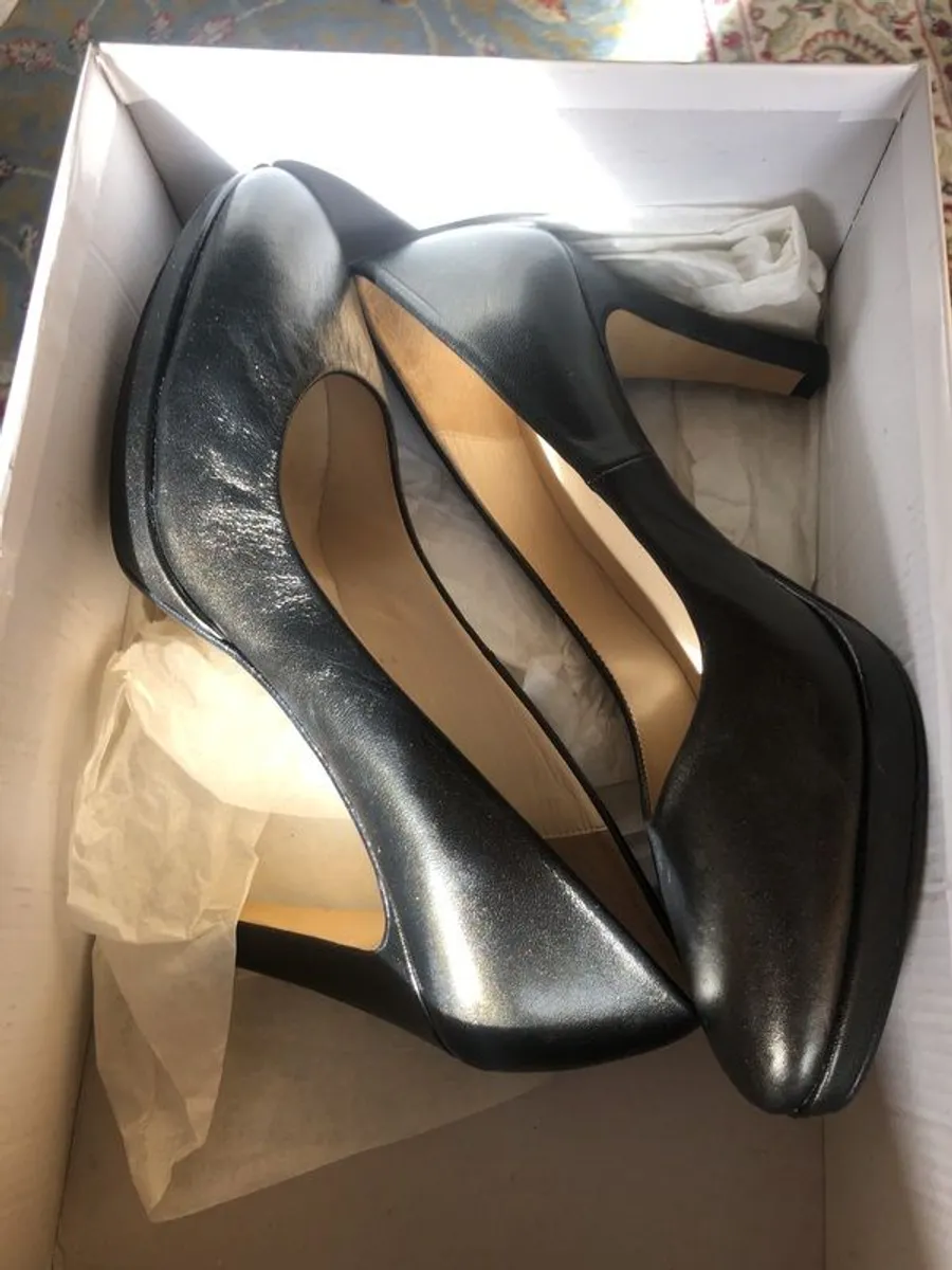 ladies court shoes - Image 2
