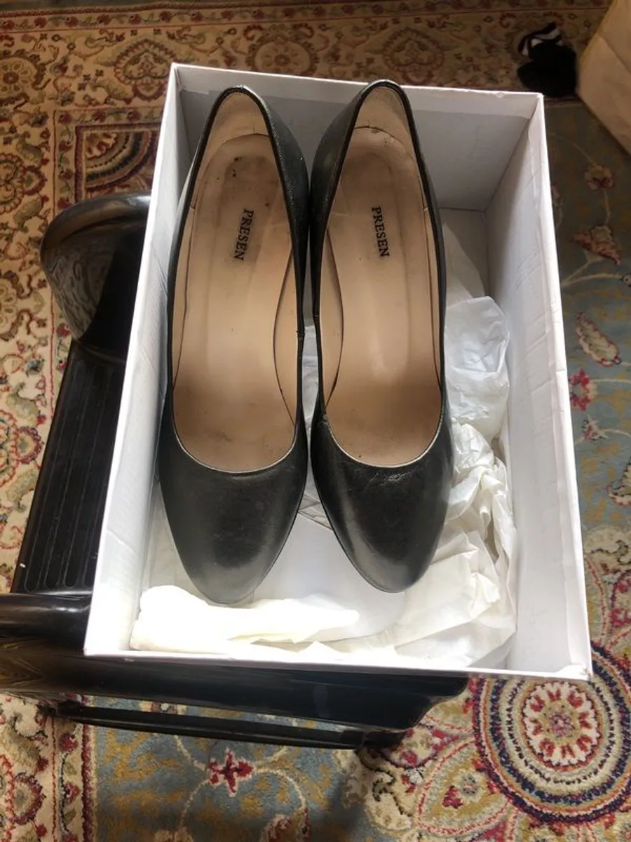 ladies court shoes - Image 3