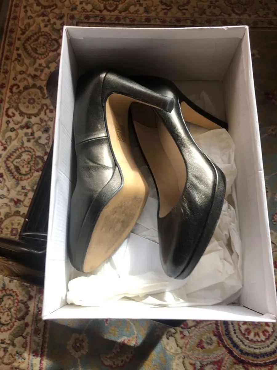 ladies court shoes - Image 4