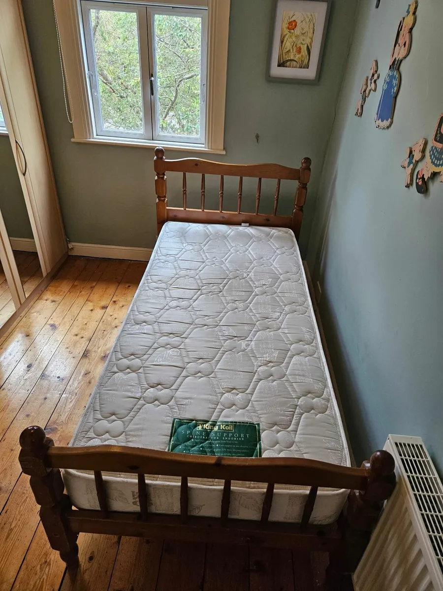 single bed with King Koil mattress - Image 1