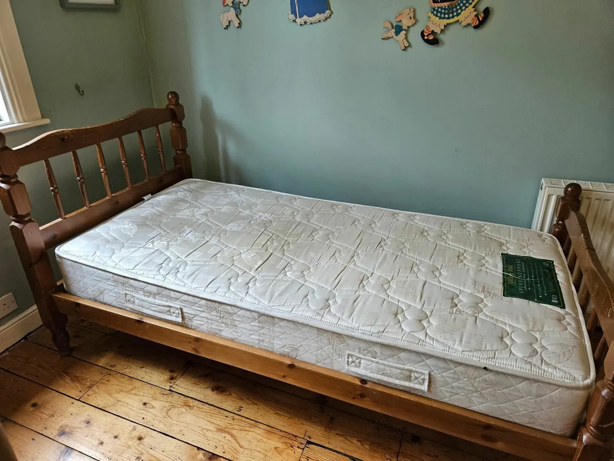 single bed with King Koil mattress - Image 3
