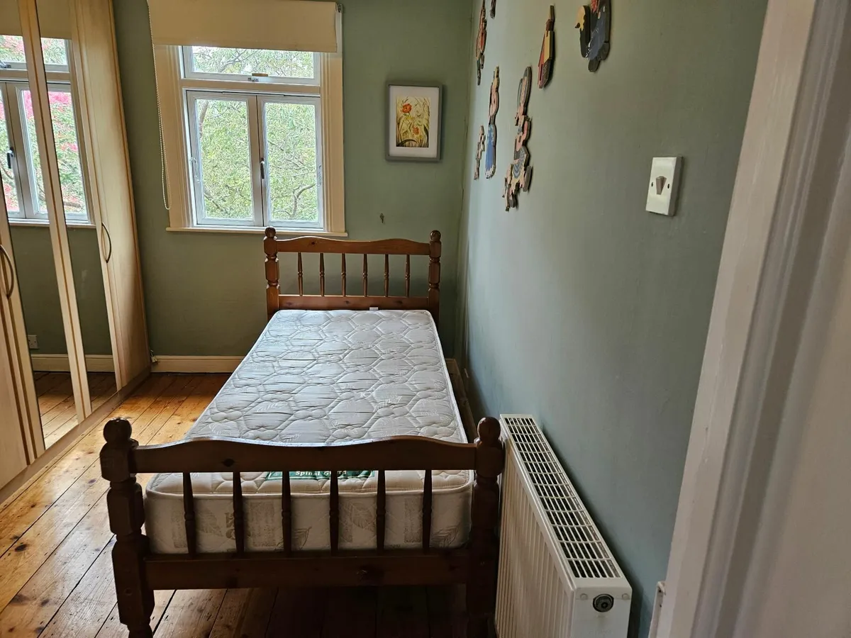 single bed with King Koil mattress - Image 4