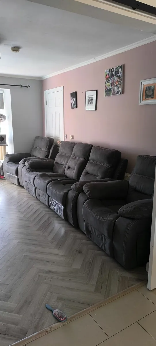 2 single seater recliner and 1 recliner couch - Image 4