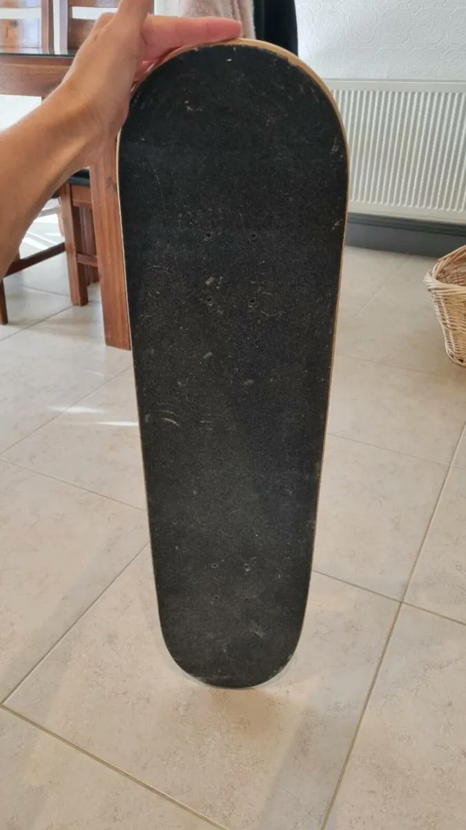 Skateboard - Image 2