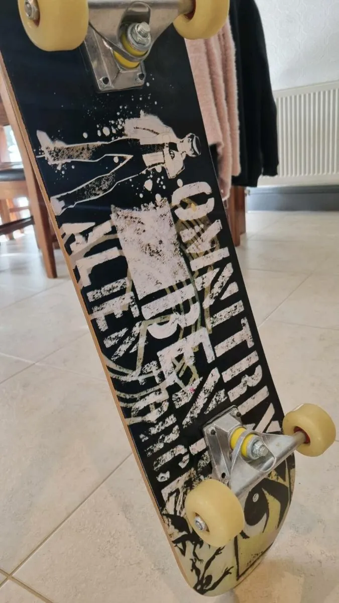 Skateboard - Image 3