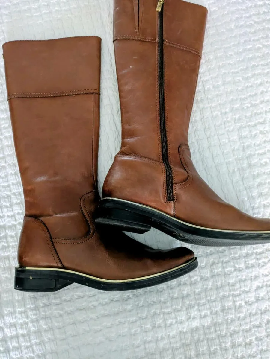 Caprice Leather Boots size 4.5 - Image 1