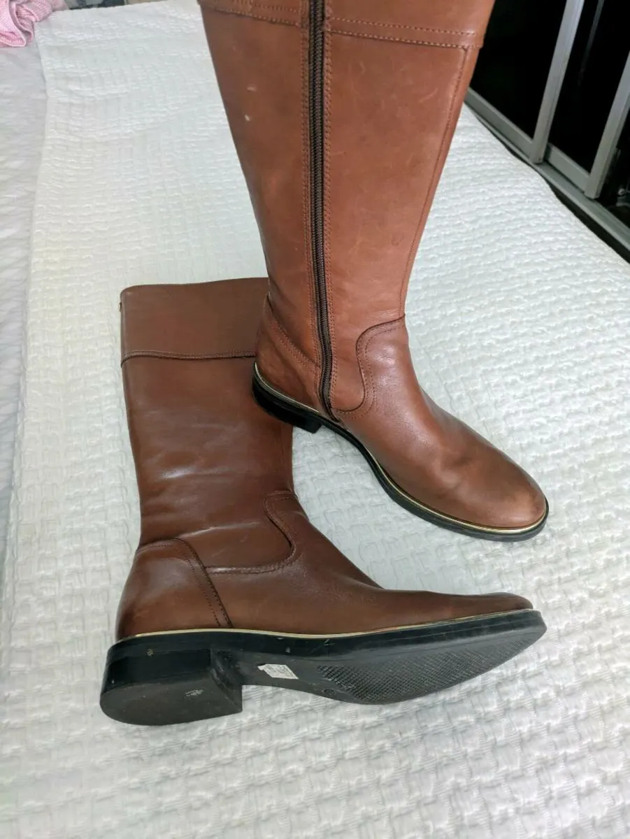 Caprice Leather Boots size 4.5 - Image 2