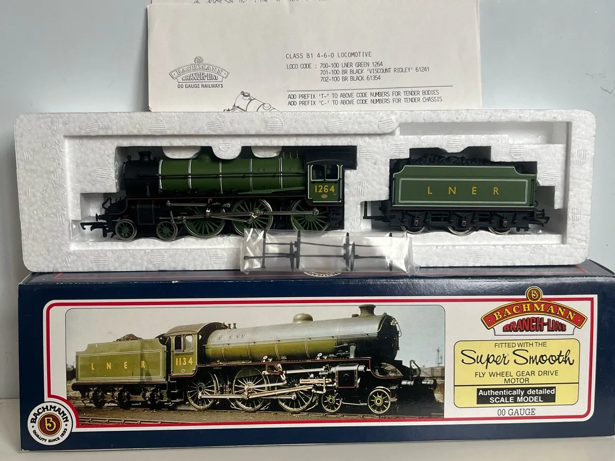 Bachmann LNER 4-6-0 Model Railways Steam Engine - Image 1