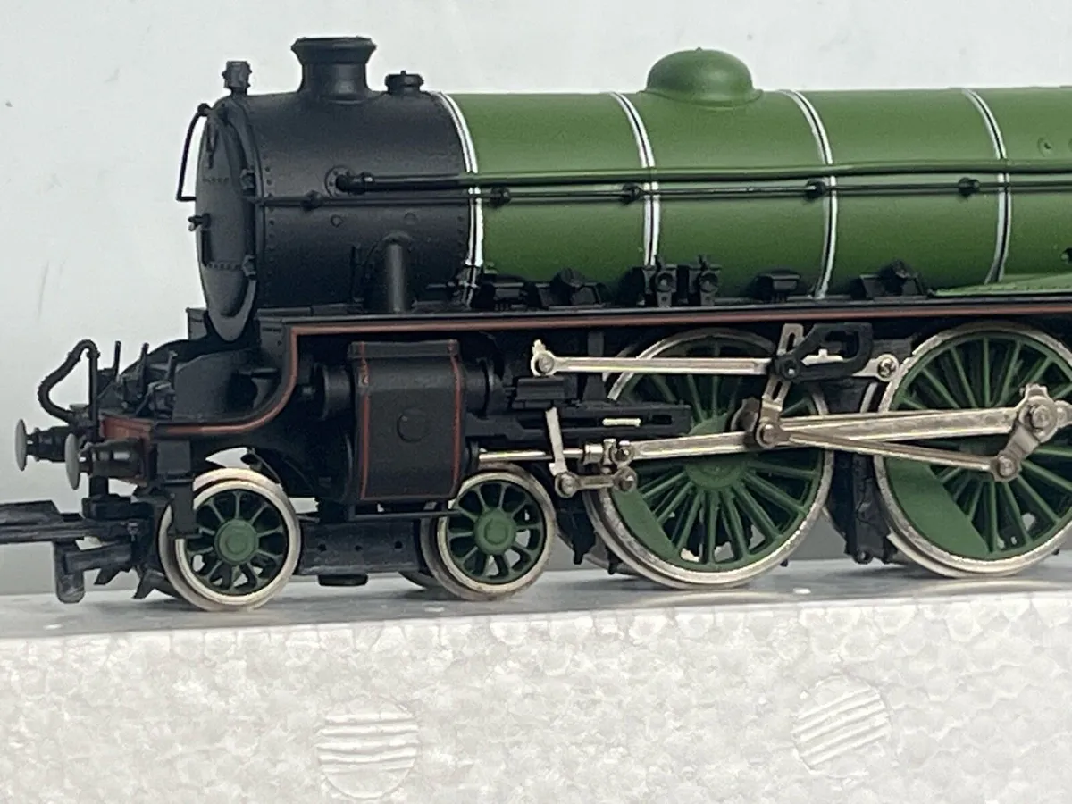 Bachmann LNER 4-6-0 Model Railways Steam Engine - Image 3