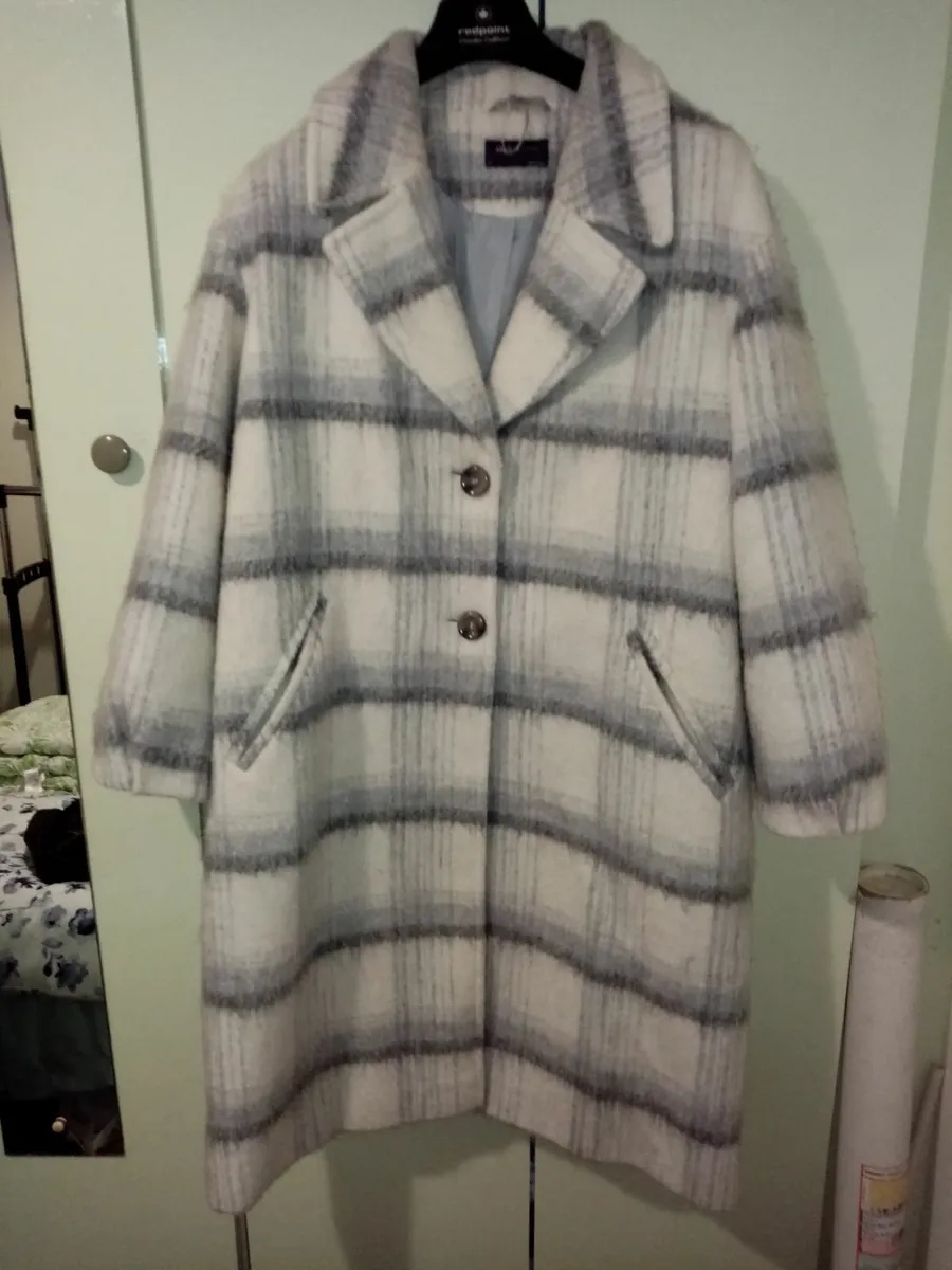 Lovely long coat - Image 1