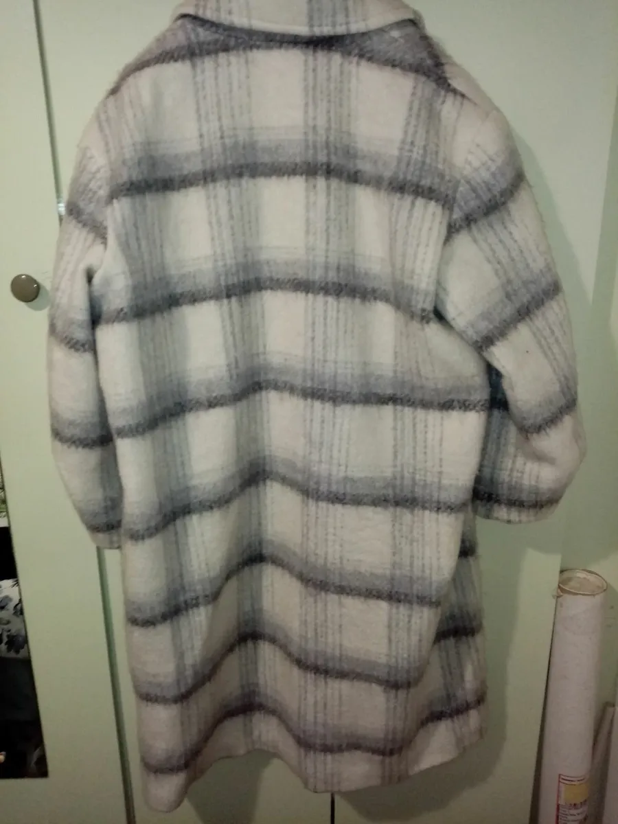 Lovely long coat - Image 3