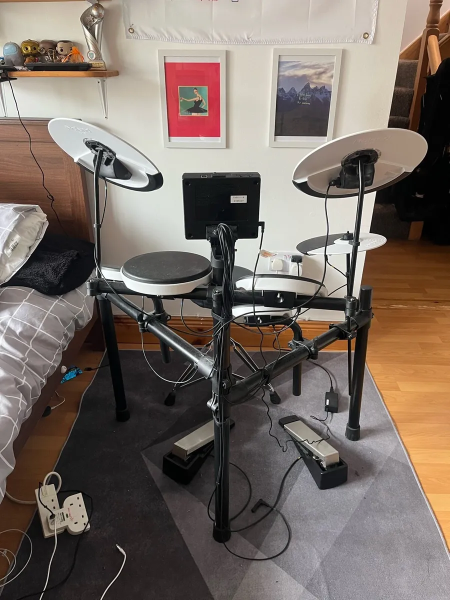 Roland TD-02K Electronic Drum Kit + Accesories - Image 3