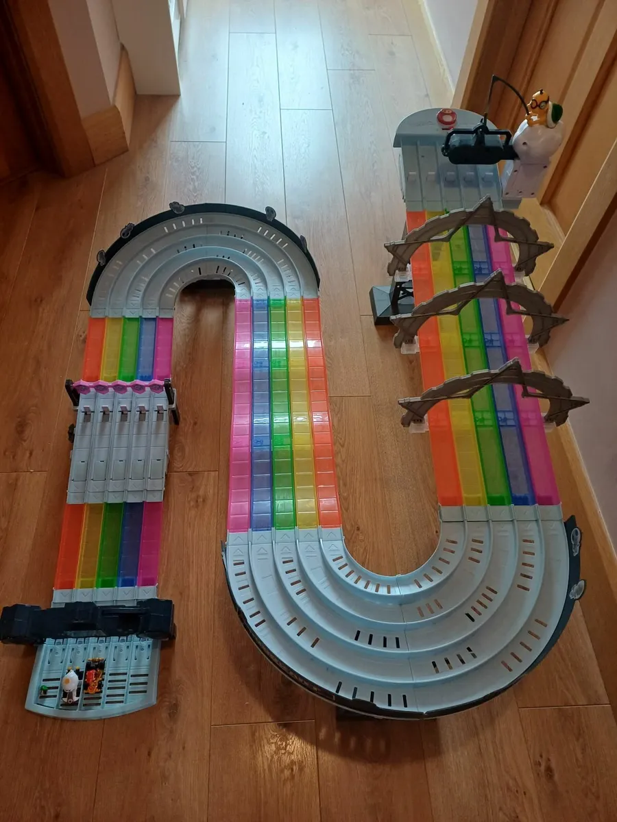 Hot wheels Mario Kart race track - Image 4