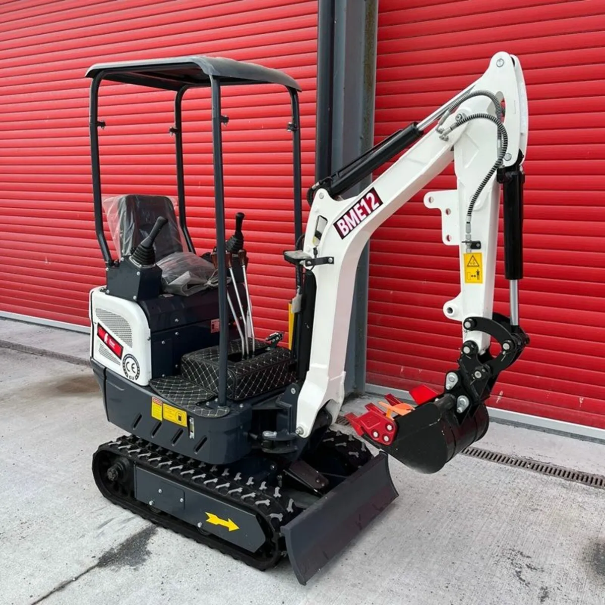 Bear Micro Digger 1.8 Tonne - Image 2
