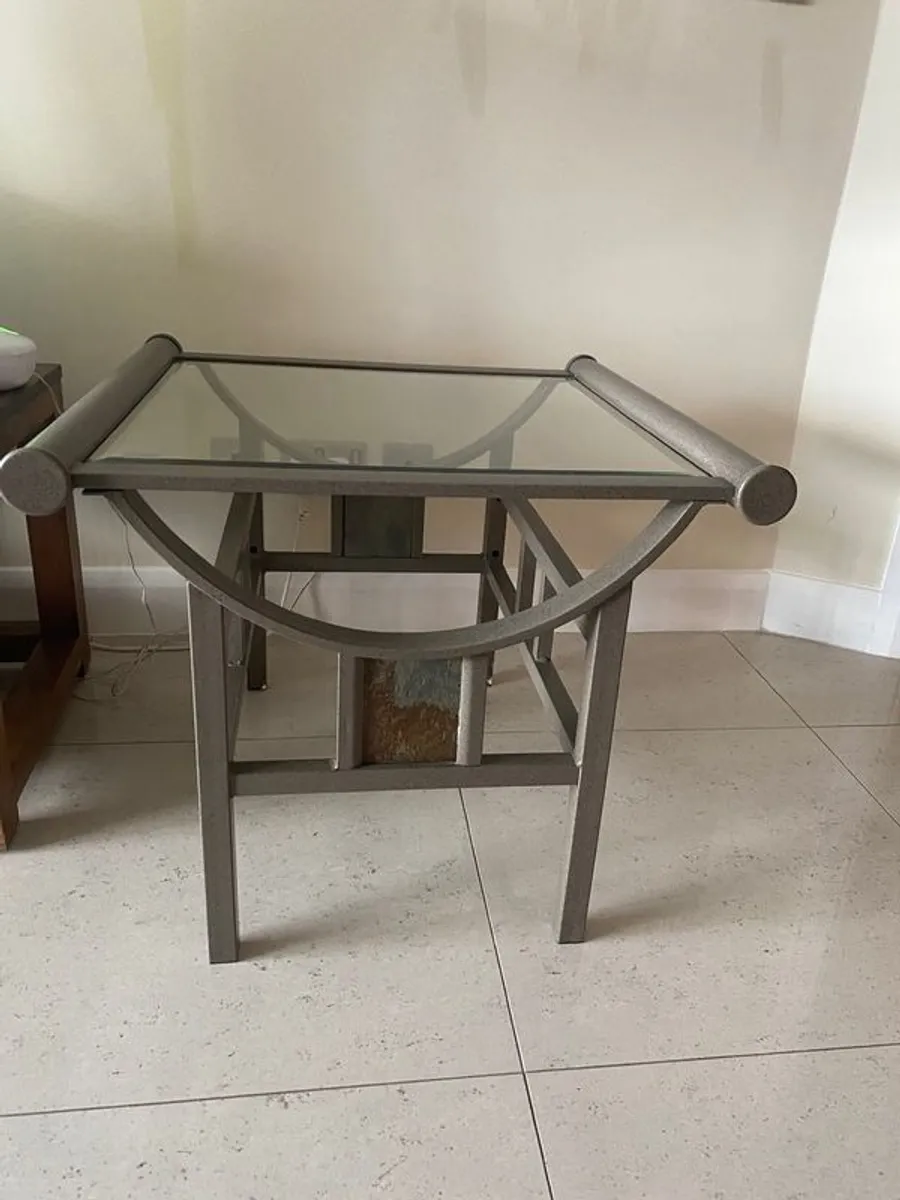 Glass table - Image 1