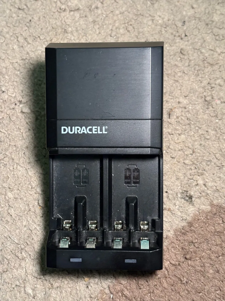 Duracell 45 mins battery charger - Image 1