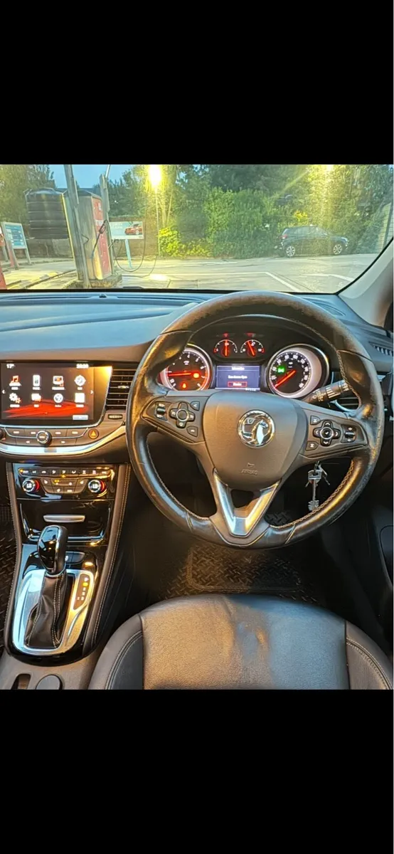 Vauxhall Astra Elite 1.4 Turbo High Spec - Image 2