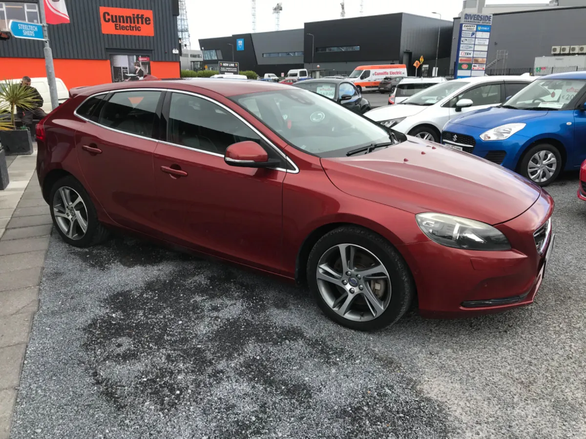 2016 VOLVO V40 AUTOMATIC TURBO DIESEL - Image 1