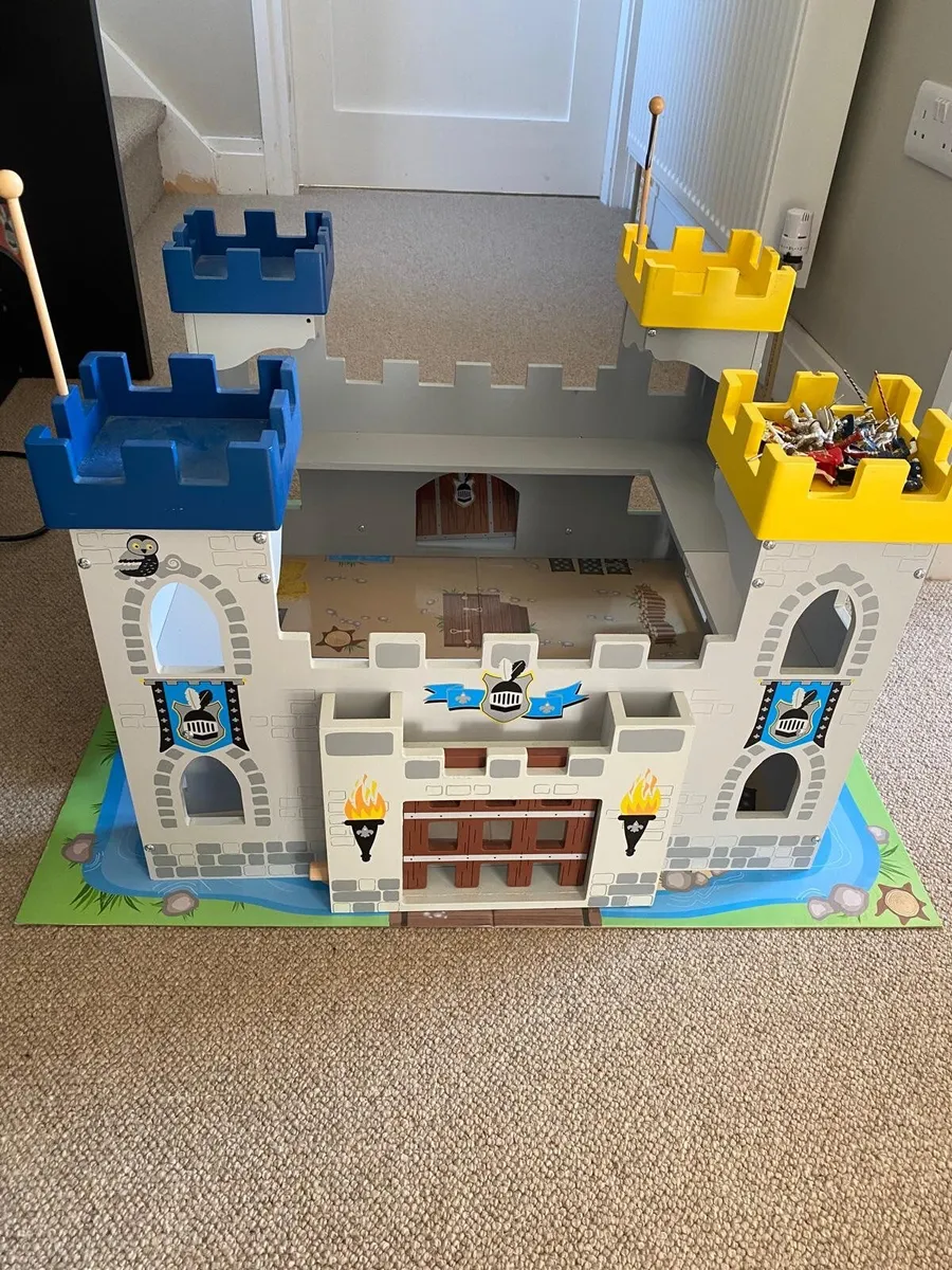 Wooden Castle - Image 1