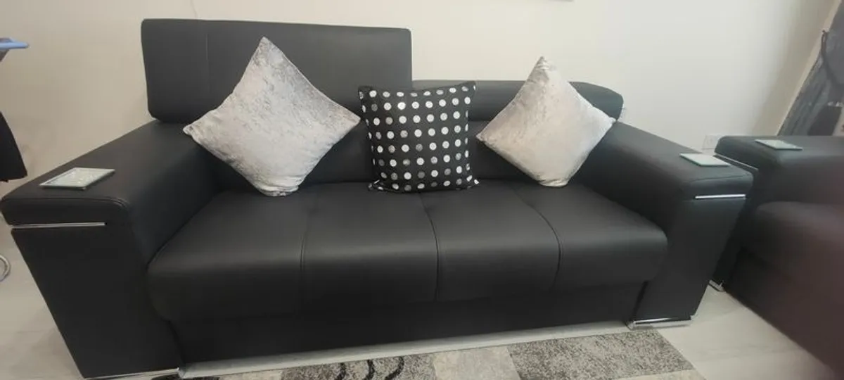 sofa - Image 4