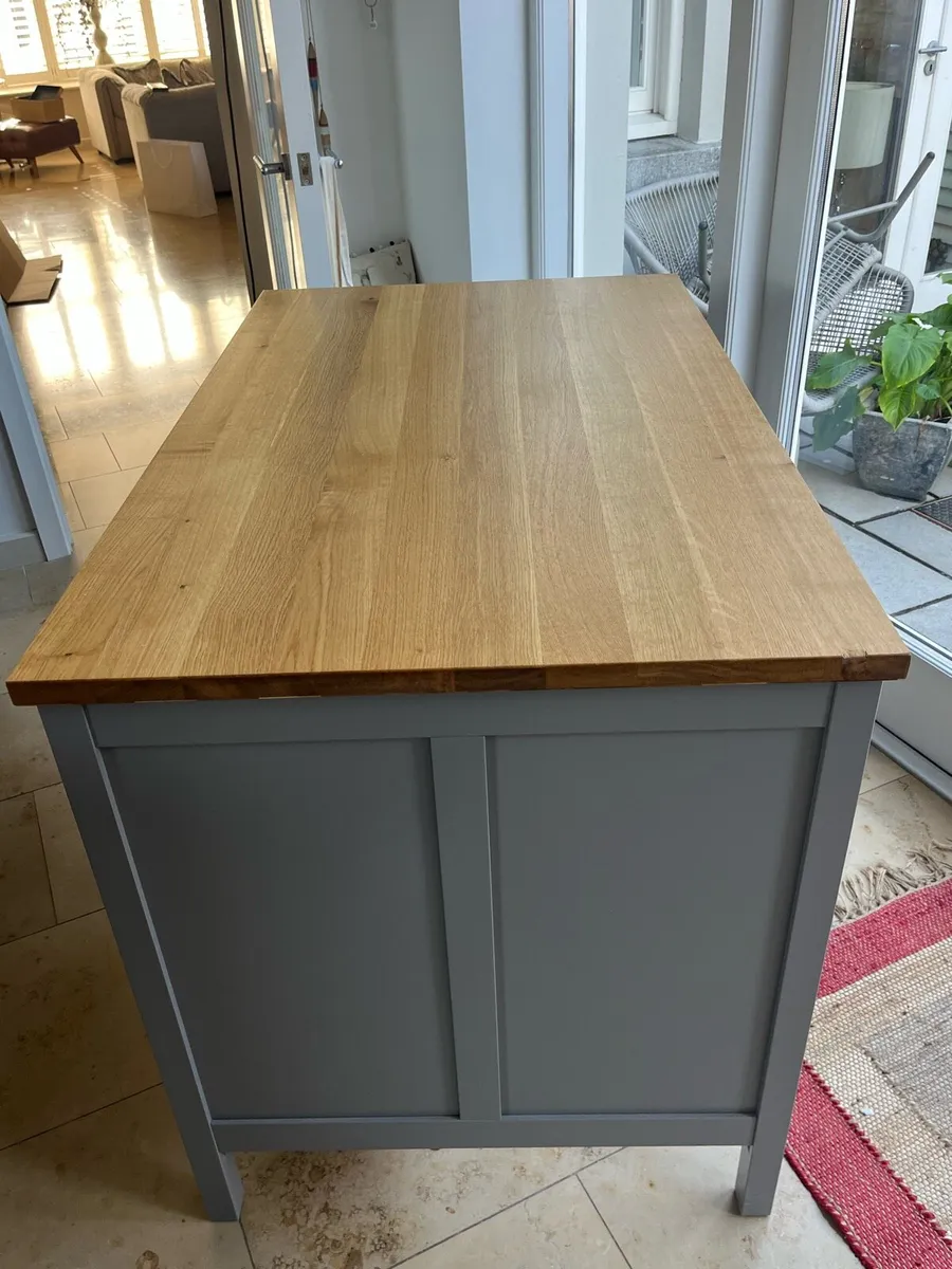 Kitchen island and stools - Image 4