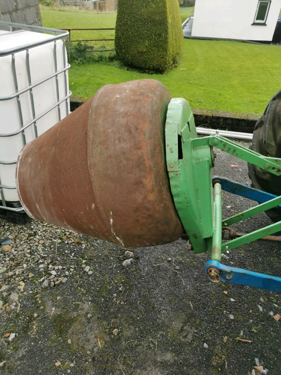 Cement mixer - Image 1