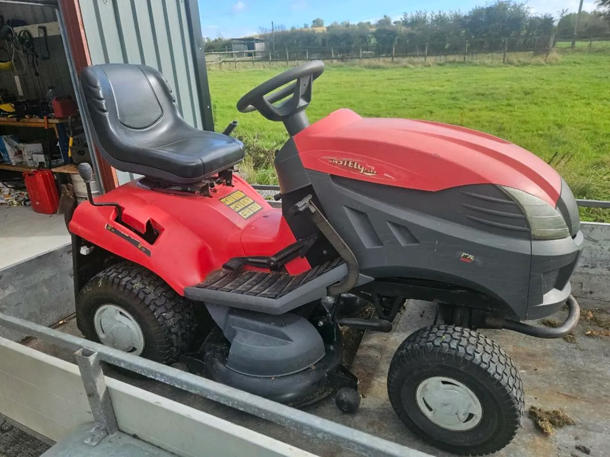 Ride on lawnmower - Image 1
