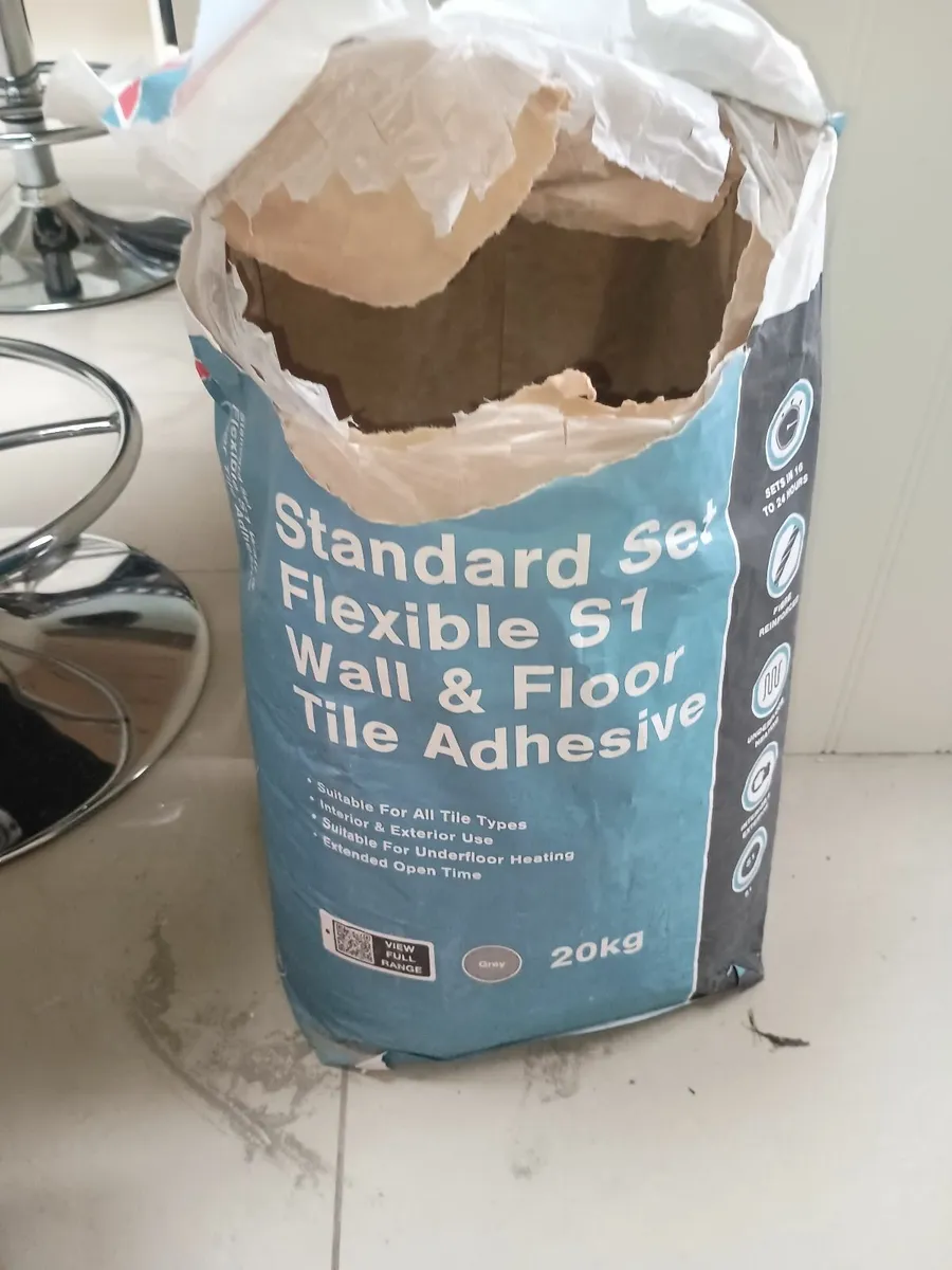 Flexible tile adhesive (free) - Image 1