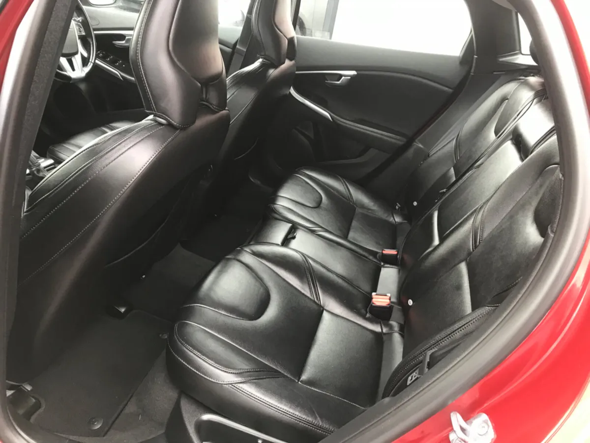 2018 VOLVO V40 AUTOMATIC TURBO DIESEL - Image 3