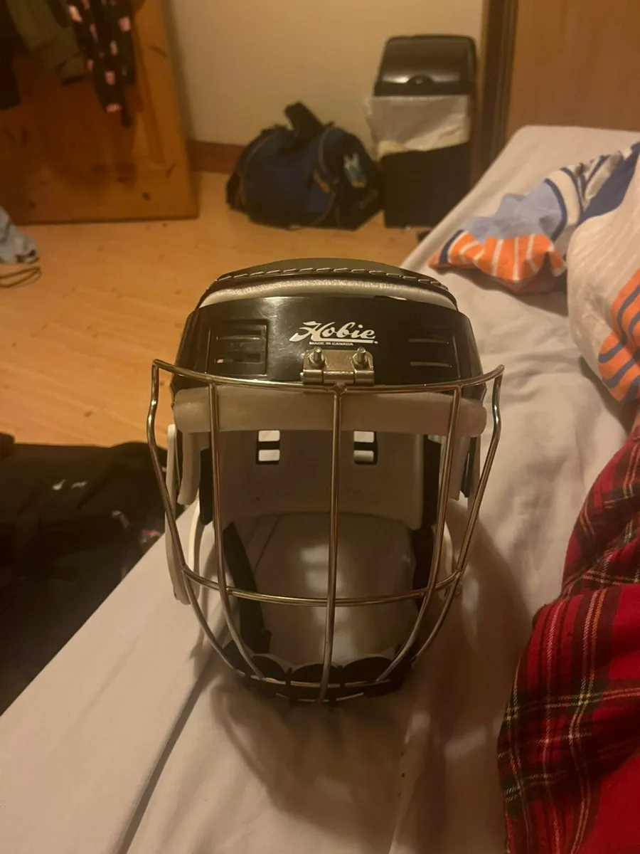 Gola helmet - Image 1