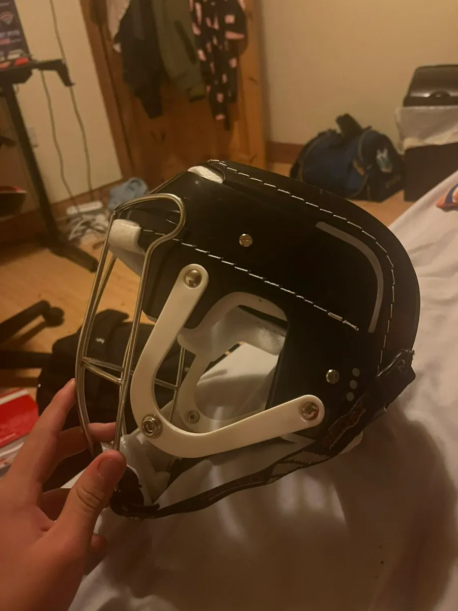 Gola helmet - Image 3