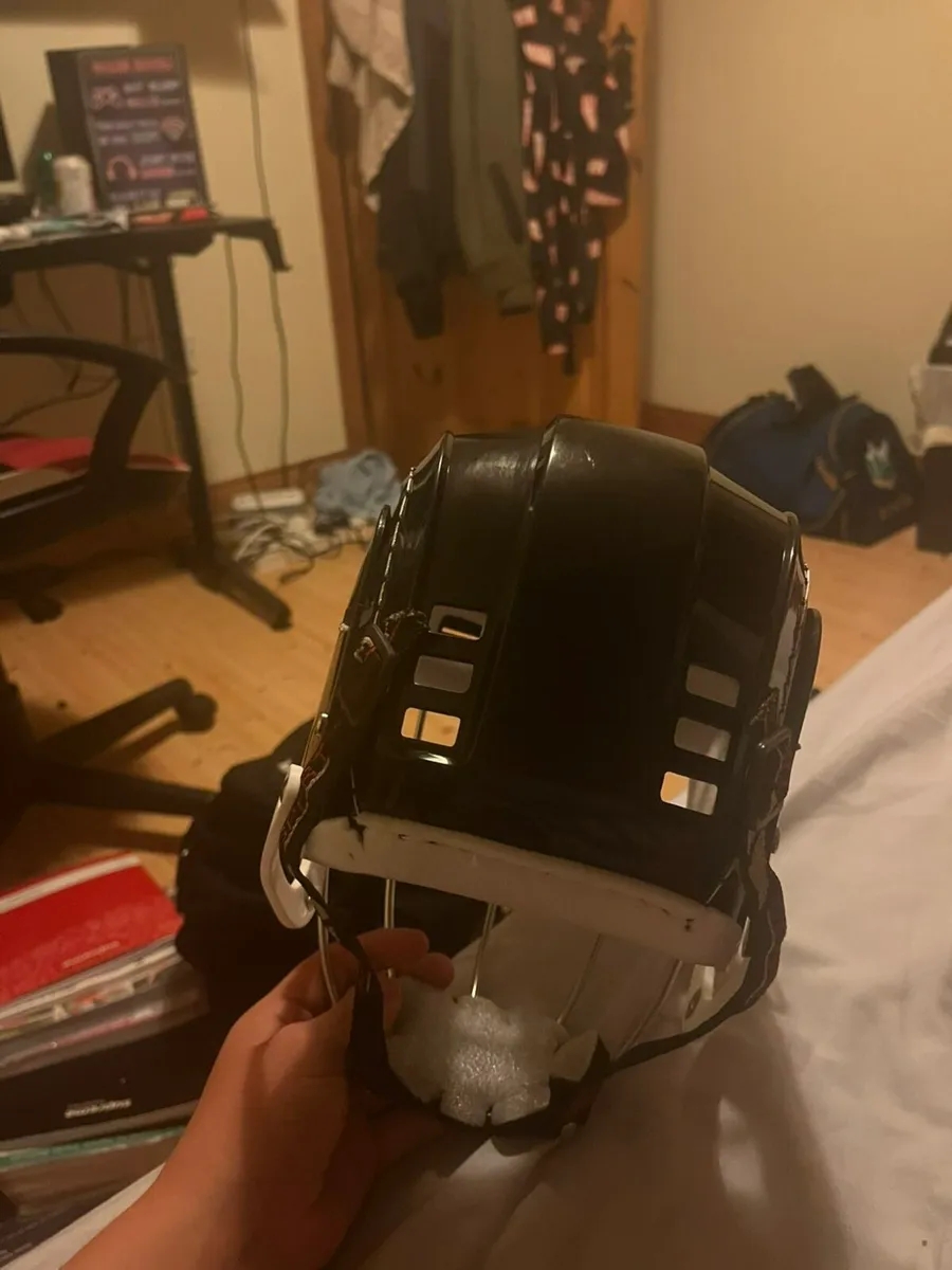 Gola helmet - Image 4