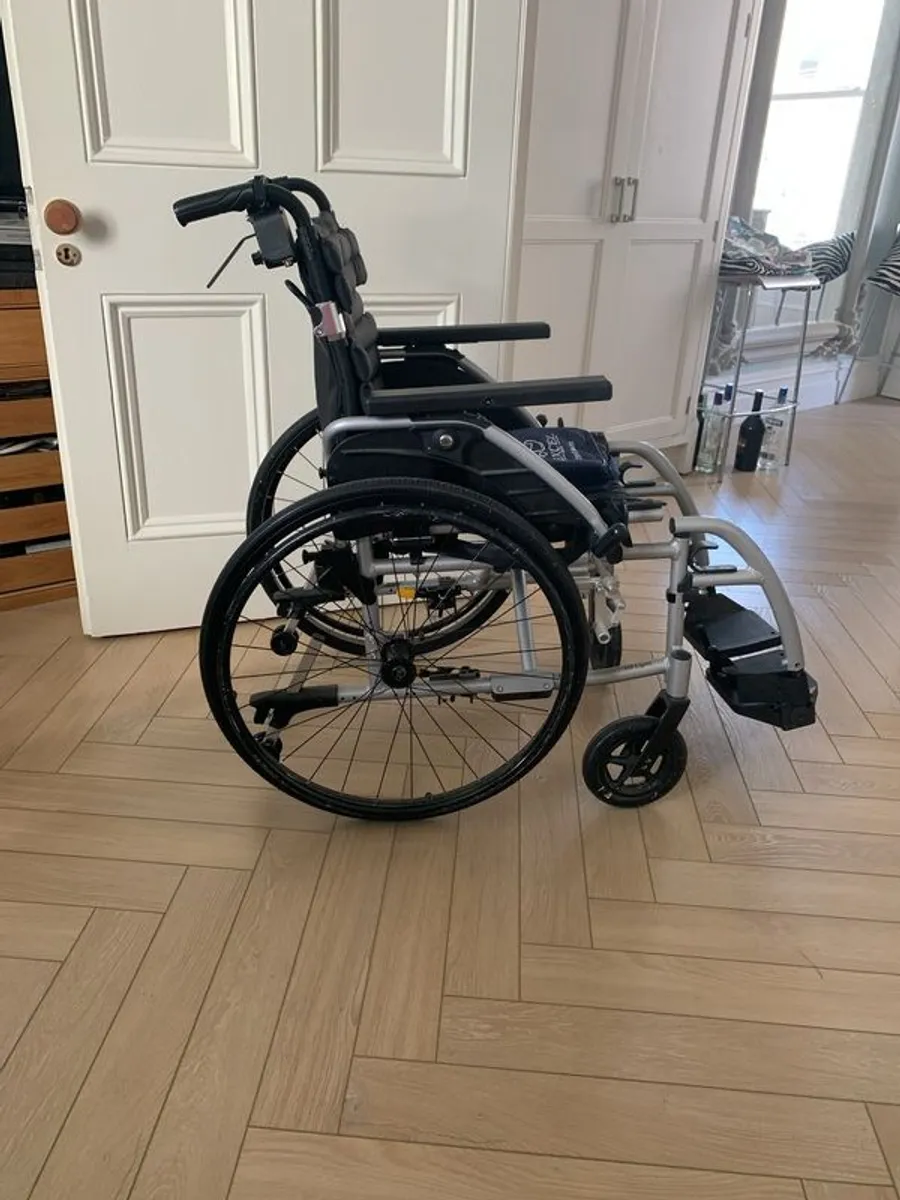 Excellent condition high quality wheelchair with power pack - Image 2