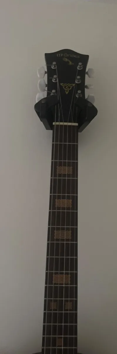 6 String Banjo - Image 1