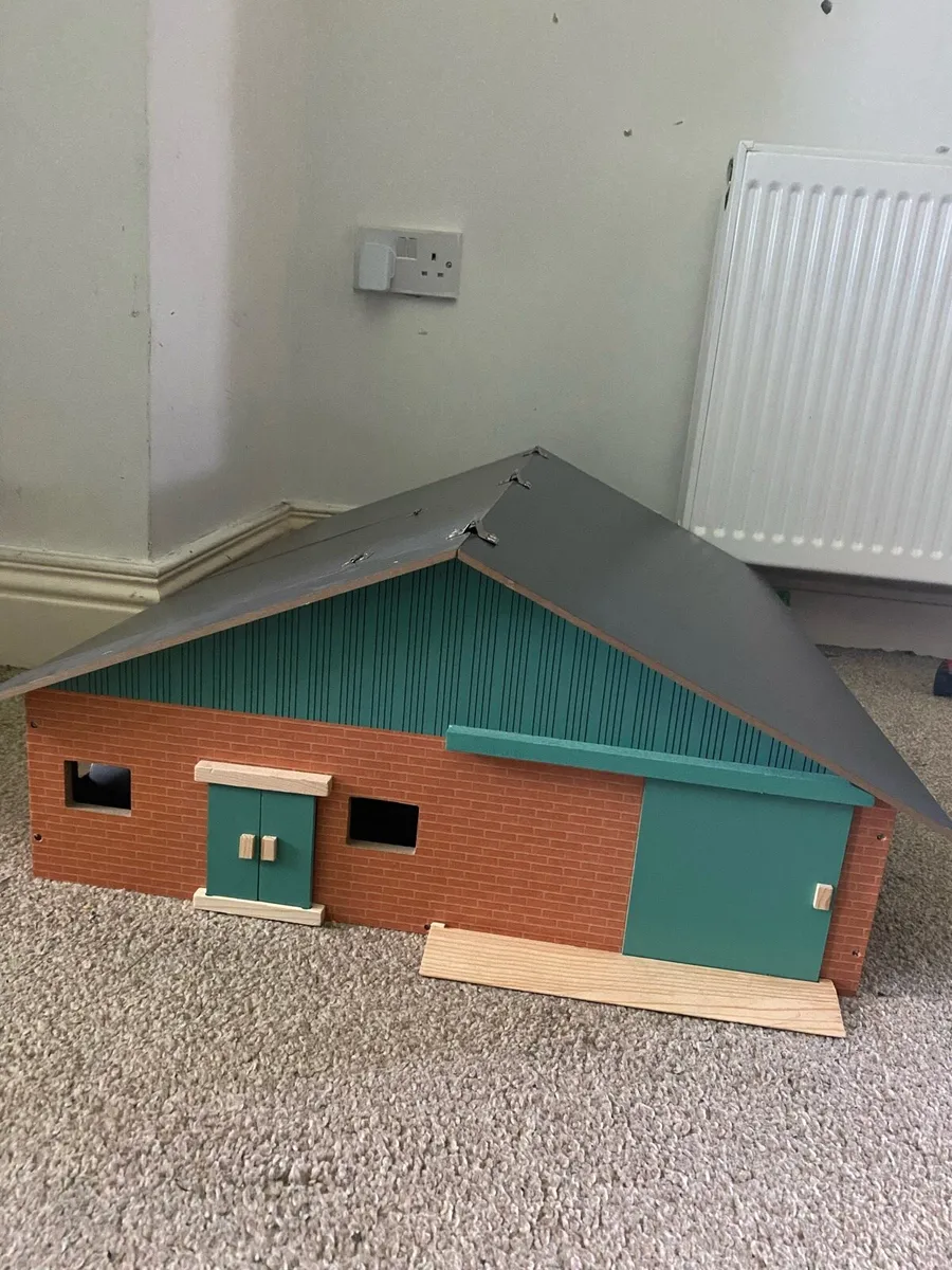 Wooden farm shed with accessories - Image 1