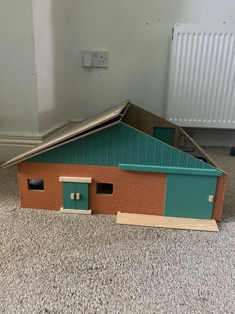 Wooden farm shed with accessories - Image 2