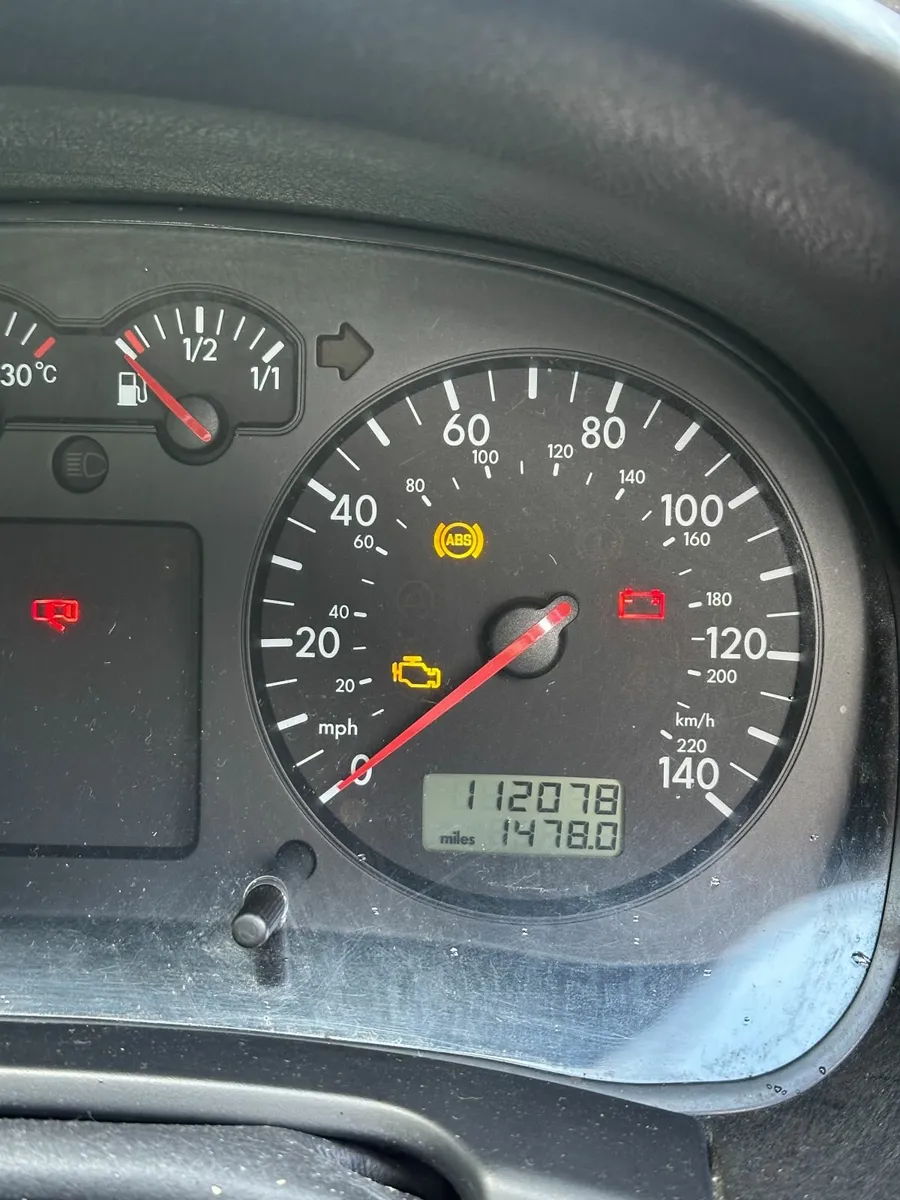 2002 Volkswagen Golf 1.4 - Image 2