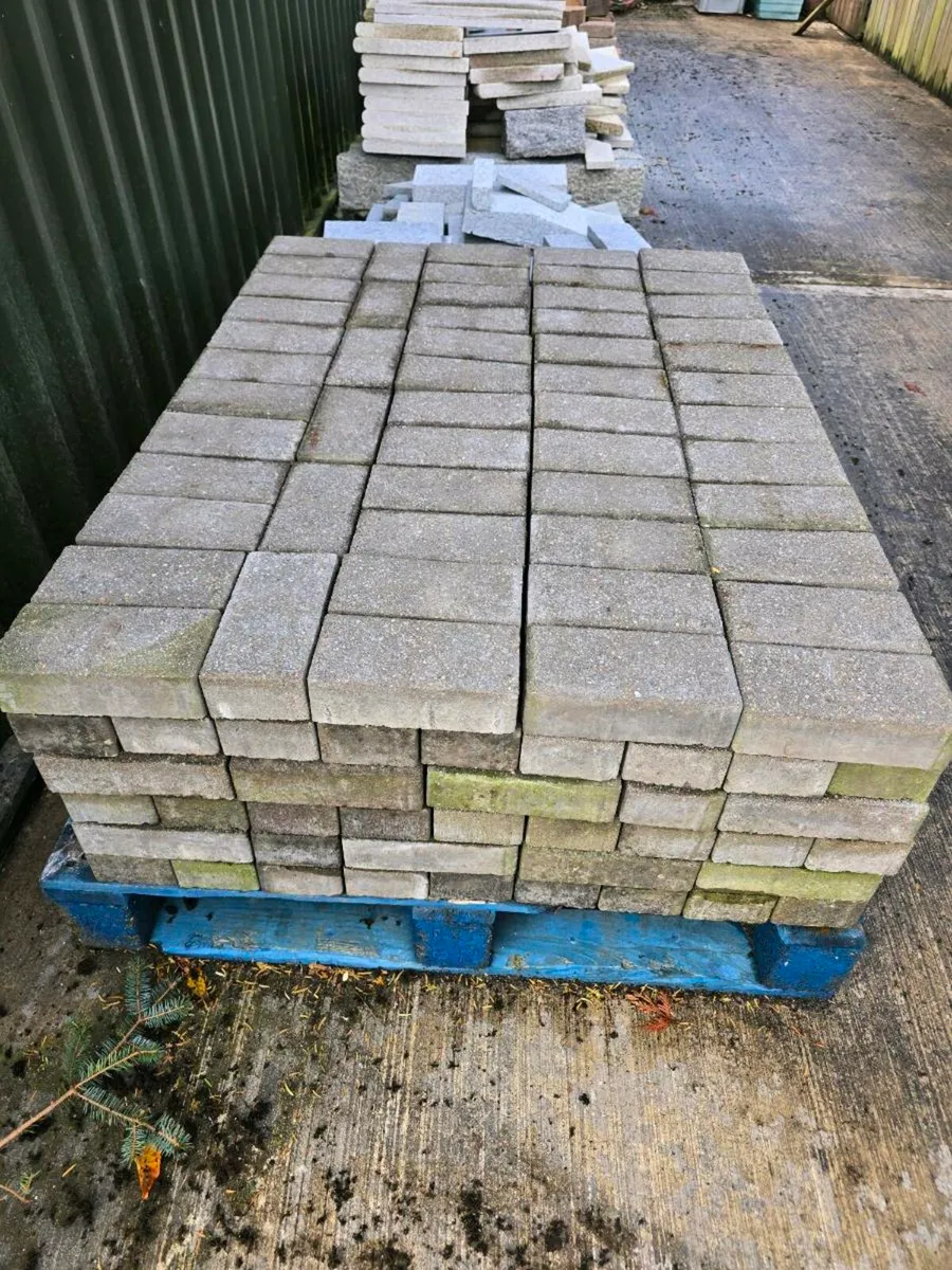 Tobermore brick. Grey/black