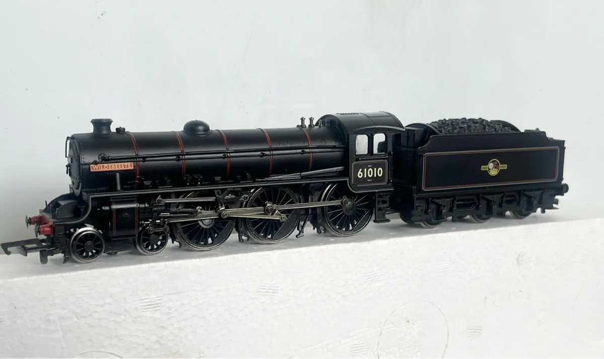 Bachmann BR 4-6-0 Wildebeeste Model Railway Engine - Image 2