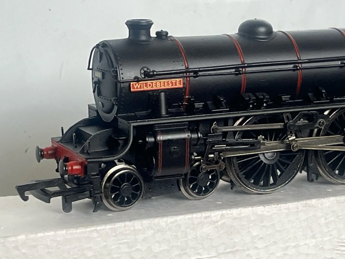 Bachmann BR 4-6-0 Wildebeeste Model Railway Engine - Image 3