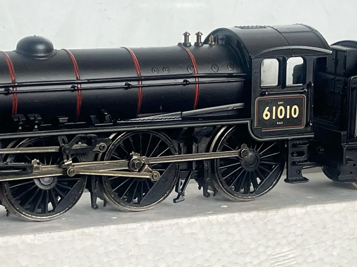 Bachmann BR 4-6-0 Wildebeeste Model Railway Engine - Image 4