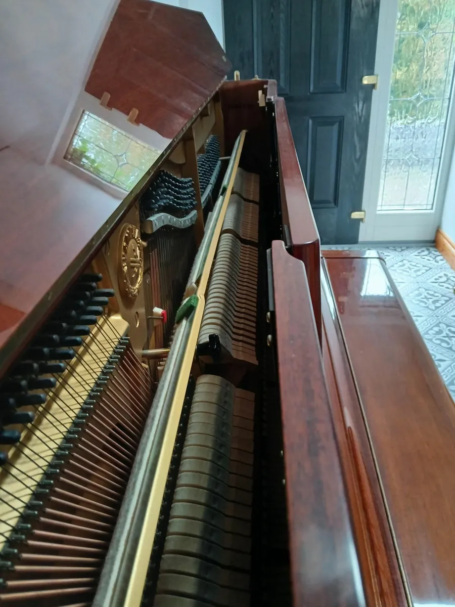 piano YAMAHA W - Image 2