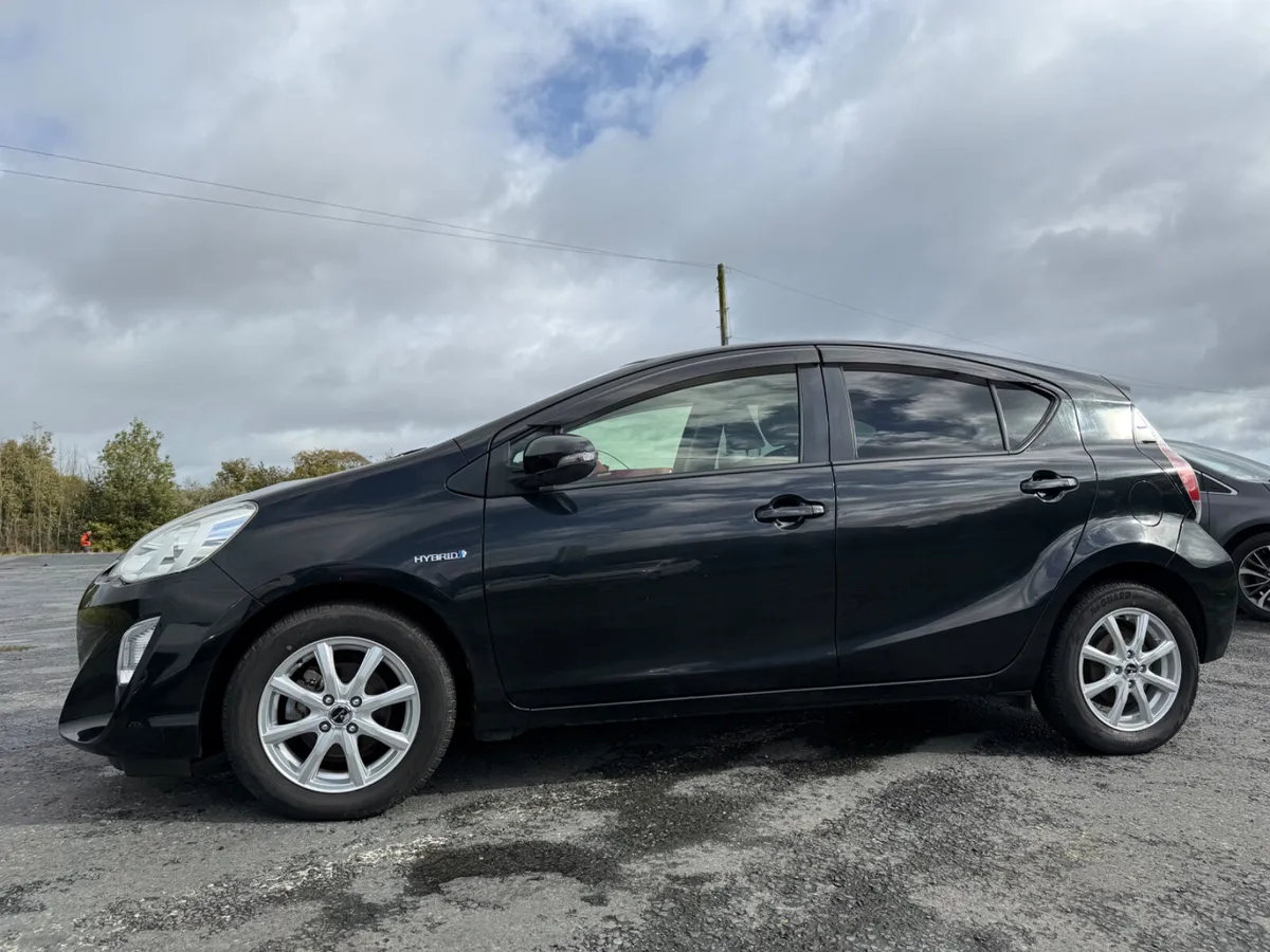 TOYOTA AQUA (2016) 1.5L PETROL HYBRID LOW MILLAGE - Image 3