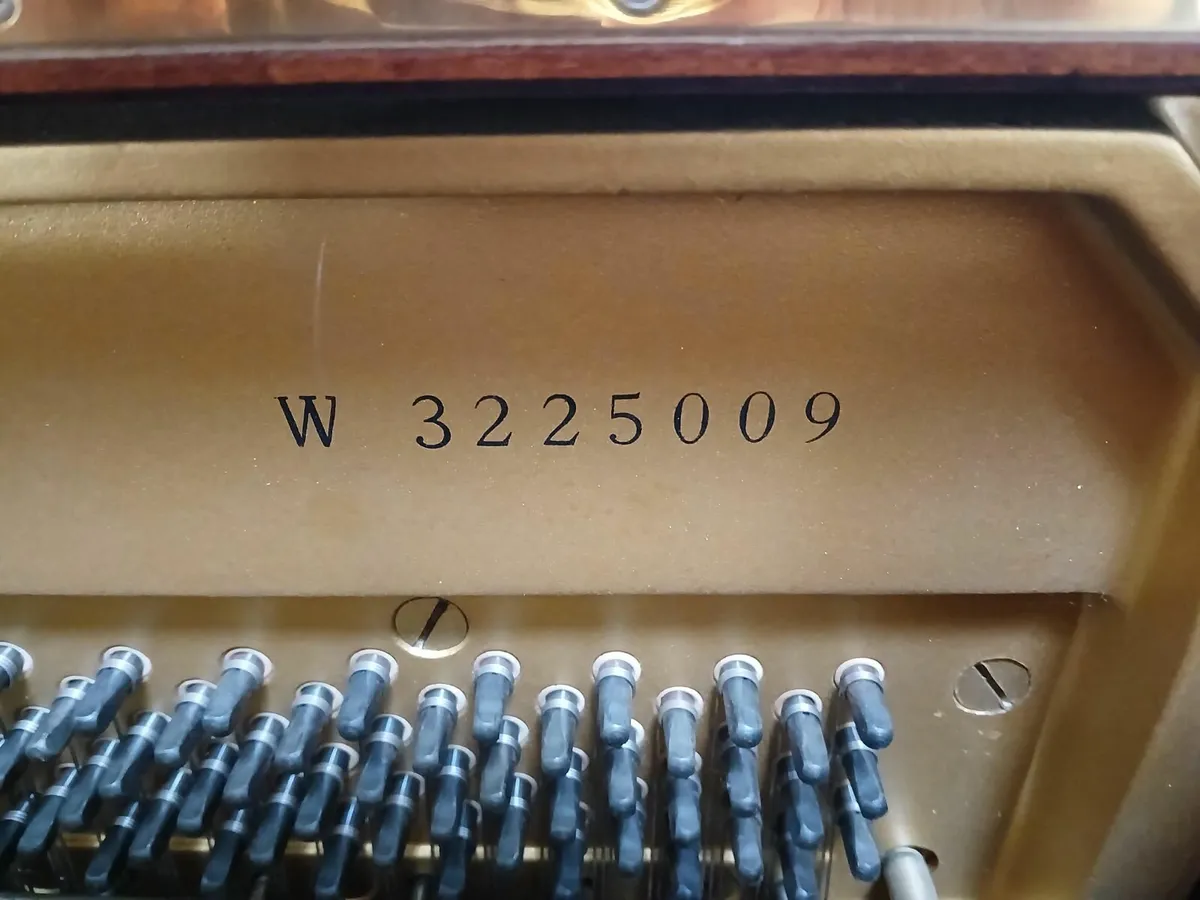 piano YAMAHA W - Image 3