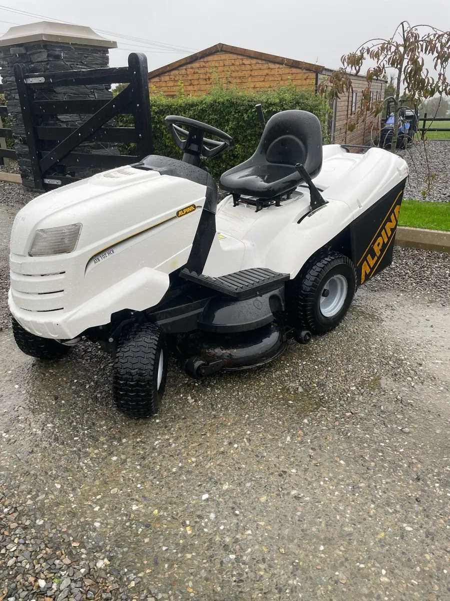 Alpina AT8 102 HCB lawnmower - Image 1