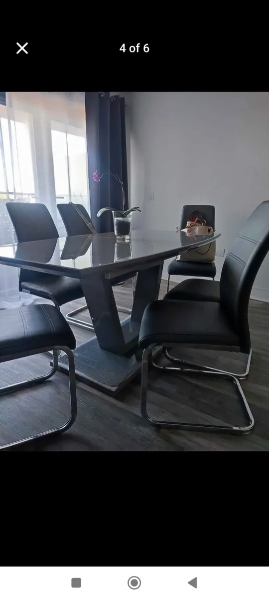 Table and chairs - Image 2