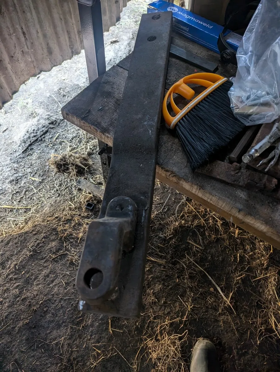 Pallet forks and other farm bits. - Image 2