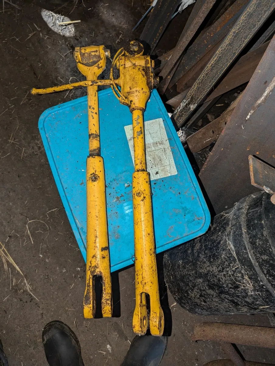 Pallet forks and other farm bits. - Image 4