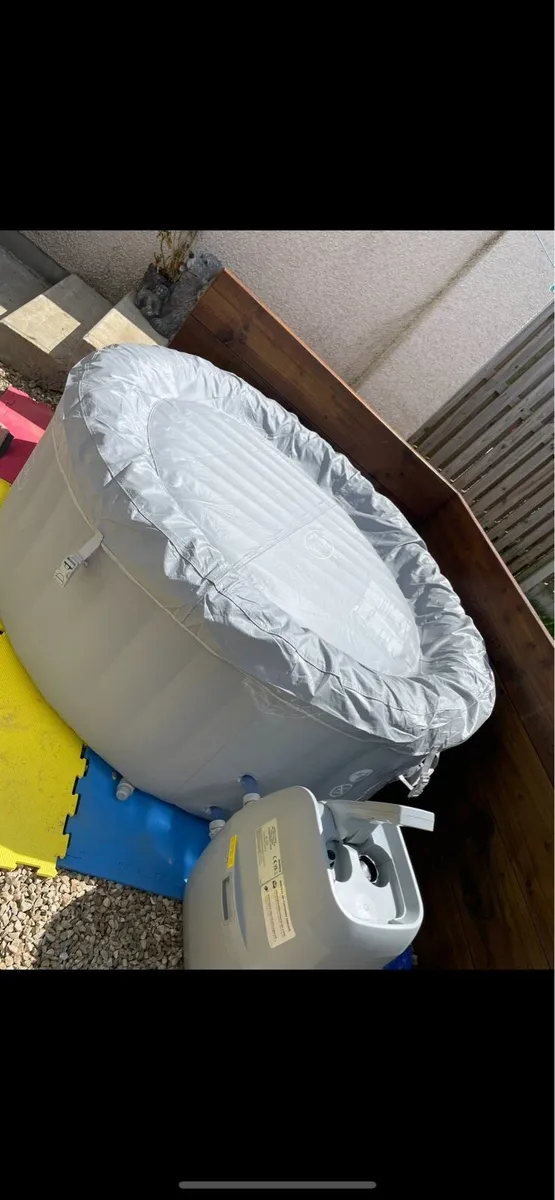 Lazy spa hot tub as new